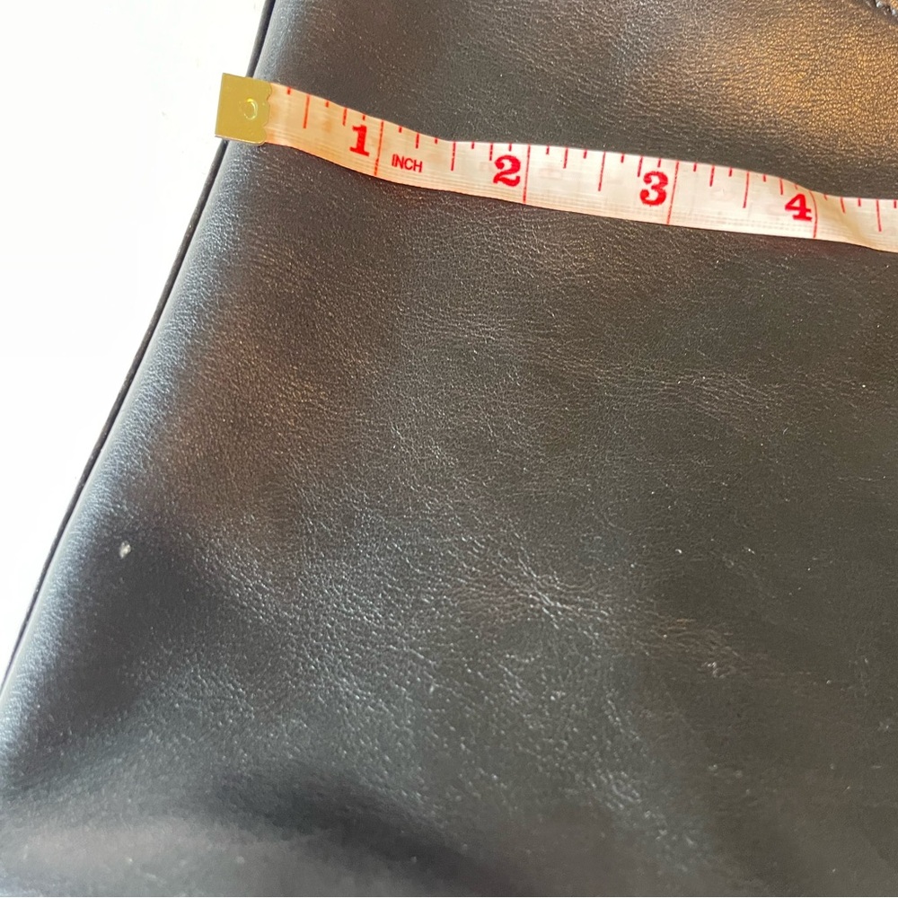 - Saks Fifth Avenue Leather purse. - Picture 14 of 16